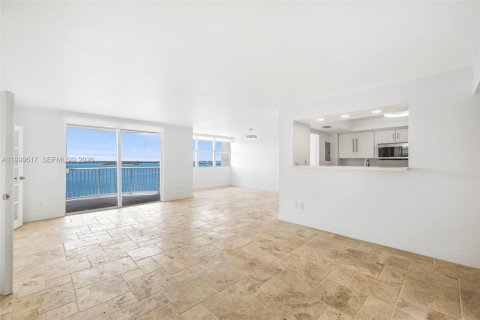 Condo in Miami, Florida, 3 bedrooms  № 2064284 - photo 2