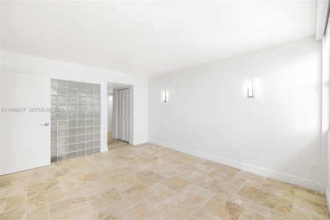 Condo in Miami, Florida, 3 bedrooms  № 2064284 - photo 27