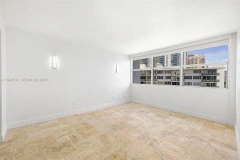 Condo in Miami, Florida, 3 bedrooms  № 2064284 - photo 25