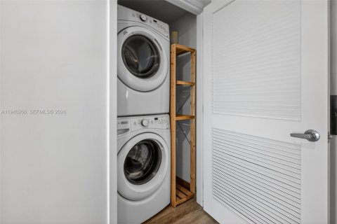 Copropriété à louer à Sunny Isles Beach, Floride: 2 chambres, 158.86 m2 № 1997220 - photo 8