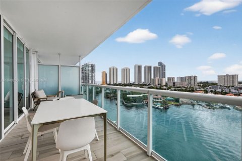 Copropriété à louer à Sunny Isles Beach, Floride: 2 chambres, 158.86 m2 № 1997220 - photo 3
