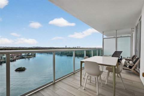 Condo à Sunny Isles Beach, Floride, 2 chambres  № 1997220