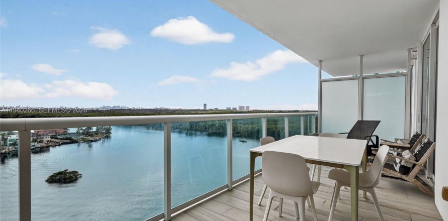 Condo à Sunny Isles Beach, Floride, 2 chambres  № 1997220