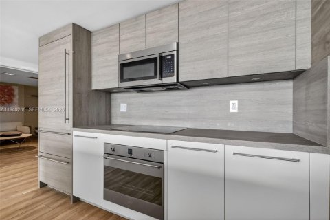 Copropriété à louer à Sunny Isles Beach, Floride: 2 chambres, 158.86 m2 № 1997220 - photo 20