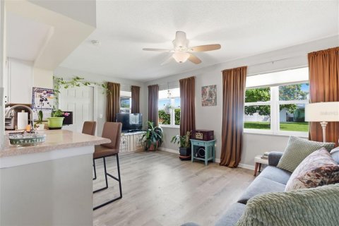 House in Pinellas Park, Florida 2 bedrooms, 102.47 sq.m. № 2345468 - photo 14