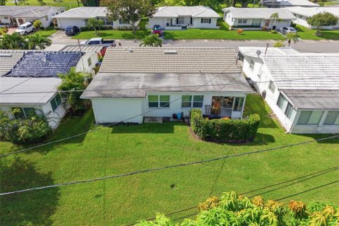 House in Pinellas Park, Florida 2 bedrooms, 102.47 sq.m. № 2345468 - photo 28