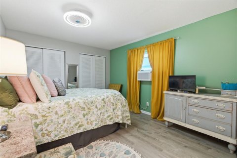 House in Pinellas Park, Florida 2 bedrooms, 102.47 sq.m. № 2345468 - photo 18