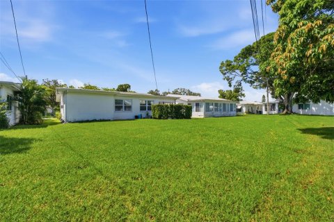 House in Pinellas Park, Florida 2 bedrooms, 102.47 sq.m. № 2345468 - photo 24