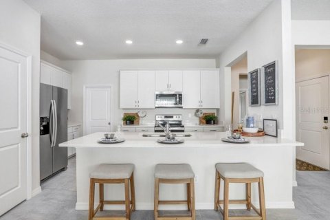 Townhouse in Seffner, Florida 4 bedrooms, 197.05 sq.m. № 1778602 - photo 12