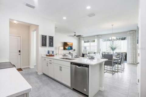 Townhouse in Seffner, Florida 4 bedrooms, 197.05 sq.m. № 1778602 - photo 14