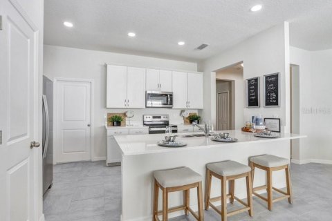 Townhouse in Seffner, Florida 4 bedrooms, 197.05 sq.m. № 1778602 - photo 13