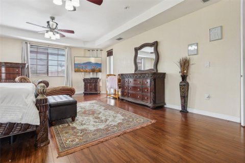 Villa ou maison à vendre à Miami, Floride: 5 chambres, 338.63 m2 № 1785830 - photo 18