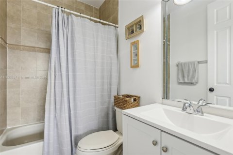 Villa ou maison à vendre à Miami, Floride: 5 chambres, 338.63 m2 № 1785830 - photo 30