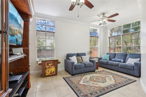 Villa ou maison à vendre à Miami, Floride: 5 chambres, 338.63 m2 № 1785830 - photo 6
