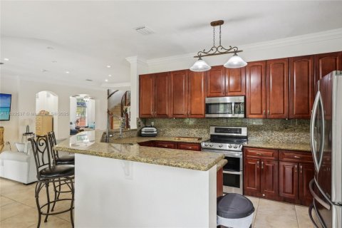 Villa ou maison à vendre à Miami, Floride: 5 chambres, 338.63 m2 № 1785830 - photo 11