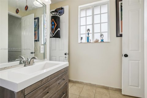 Villa ou maison à vendre à Miami, Floride: 5 chambres, 338.63 m2 № 1785830 - photo 25