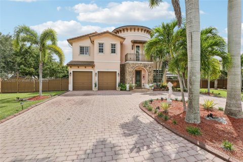Villa ou maison à vendre à Miami, Floride: 5 chambres, 338.63 m2 № 1785830 - photo 3