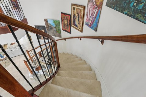 Villa ou maison à vendre à Miami, Floride: 5 chambres, 338.63 m2 № 1785830 - photo 14