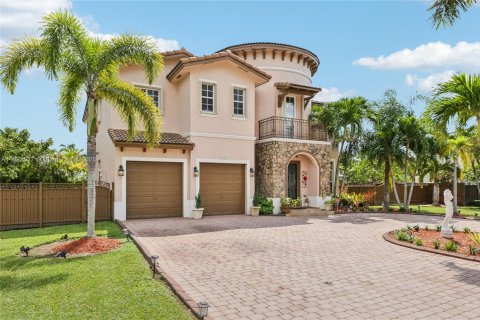 Villa ou maison à vendre à Miami, Floride: 5 chambres, 338.63 m2 № 1785830 - photo 2
