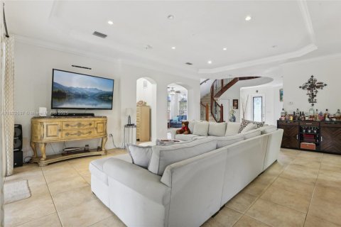 Villa ou maison à vendre à Miami, Floride: 5 chambres, 338.63 m2 № 1785830 - photo 9