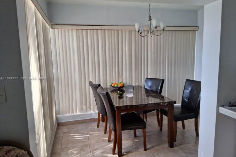 Condominio en Miami, Florida, 2 dormitorios  № 2032960