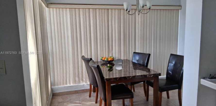 Condominio en Miami, Florida, 2 dormitorios  № 2032960