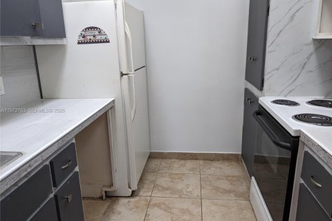 Condominio en alquiler en Miami, Florida, 2 dormitorios, 91.97 m2 № 2032960 - foto 4