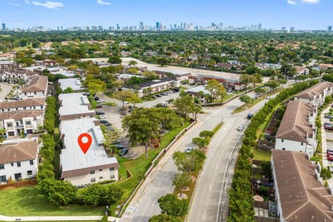 Condo in Miami, Florida, 2 bedrooms  № 2082899 - photo 29