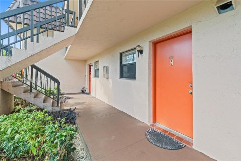 Condo in Miami, Florida, 2 bedrooms  № 2082899 - photo 4