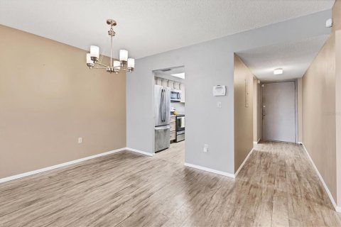 Condo in Bradenton, Florida, 2 bedrooms  № 1629557 - photo 13