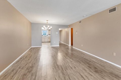 Condo in Bradenton, Florida, 2 bedrooms  № 1629557 - photo 9