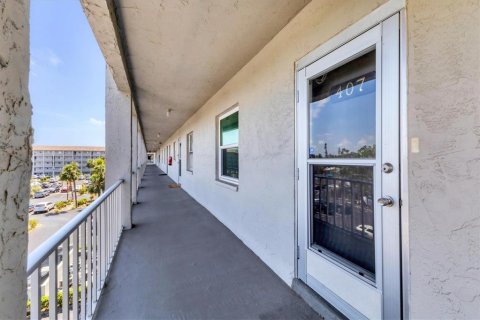 Condo in Bradenton, Florida, 2 bedrooms  № 1629557 - photo 3