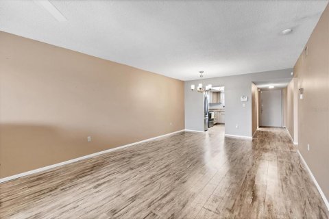Condo in Bradenton, Florida, 2 bedrooms  № 1629557 - photo 8