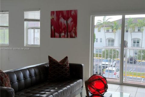 Copropriété à louer à Doral, Floride: 3 chambres, 124.02 m2 № 1999195 - photo 2