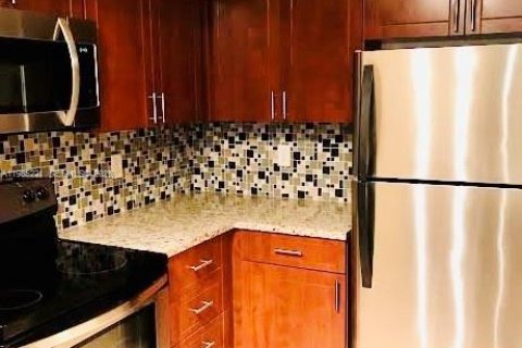 Снять в аренду кондоминиум в Санрайз, Флорида 1 спальня, 69.03м2, № 2050890 - фото 2