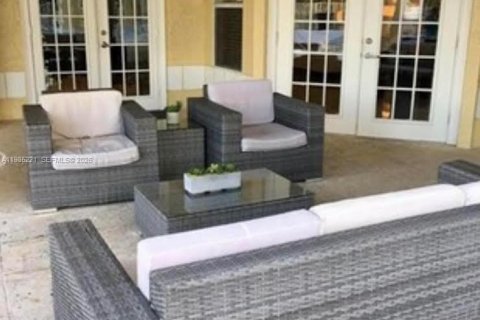 Снять в аренду кондоминиум в Санрайз, Флорида 1 спальня, 69.03м2, № 2050890 - фото 9