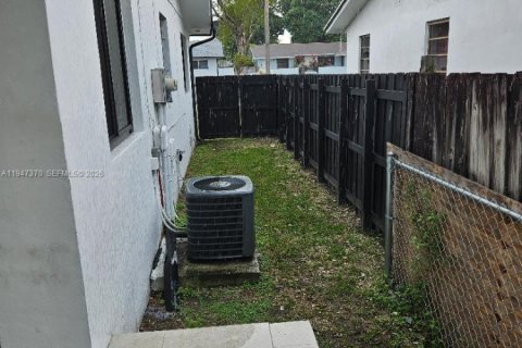 Снять в аренду таунхаус в Катлер-Бей, Флорида 2 спальни, 218.6м2, № 2003535 - фото 15