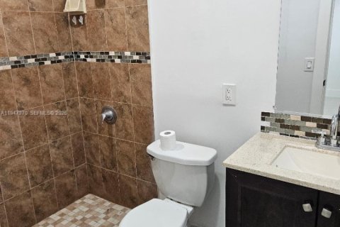 Снять в аренду таунхаус в Катлер-Бей, Флорида 2 спальни, 218.6м2, № 2003535 - фото 9