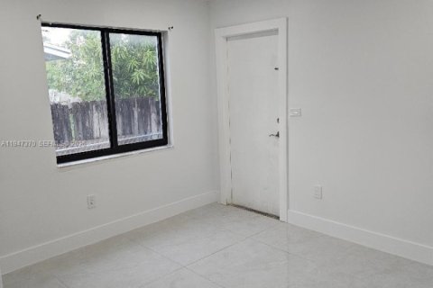 Снять в аренду таунхаус в Катлер-Бей, Флорида 2 спальни, 218.6м2, № 2003535 - фото 8