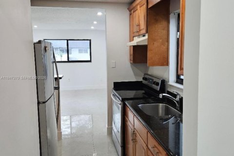 Снять в аренду таунхаус в Катлер-Бей, Флорида 2 спальни, 218.6м2, № 2003535 - фото 6