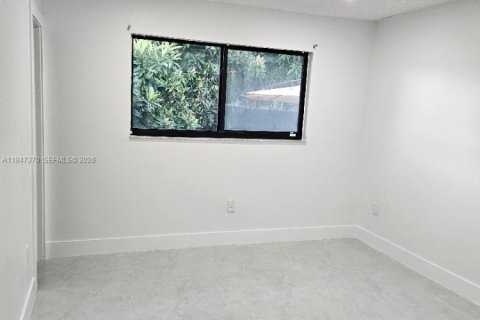 Снять в аренду таунхаус в Катлер-Бей, Флорида 2 спальни, 218.6м2, № 2003535 - фото 11