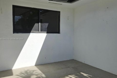 Снять в аренду таунхаус в Катлер-Бей, Флорида 2 спальни, 218.6м2, № 2003535 - фото 2