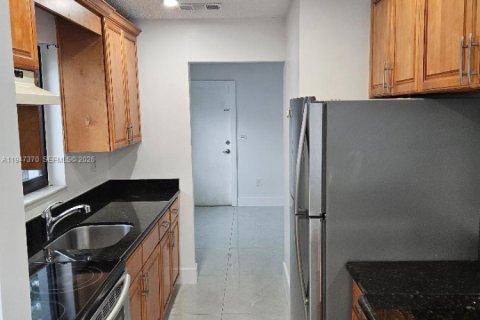 Снять в аренду таунхаус в Катлер-Бей, Флорида 2 спальни, 218.6м2, № 2003535 - фото 5