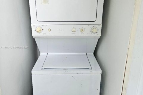 Снять в аренду таунхаус в Катлер-Бей, Флорида 2 спальни, 218.6м2, № 2003535 - фото 13