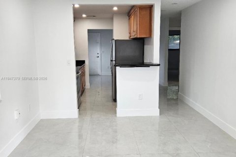 Снять в аренду таунхаус в Катлер-Бей, Флорида 2 спальни, 218.6м2, № 2003535 - фото 4