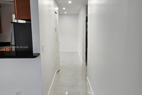 Снять в аренду таунхаус в Катлер-Бей, Флорида 2 спальни, 218.6м2, № 2003535 - фото 7