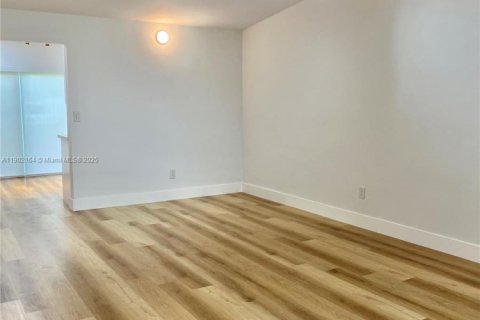 Adosado en alquiler en Miami, Florida, 3 dormitorios, 107.4 m2 № 1953730 - foto 9