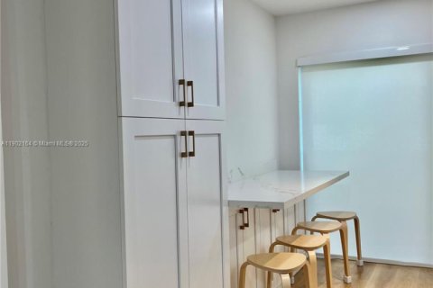 Adosado en alquiler en Miami, Florida, 3 dormitorios, 107.4 m2 № 1953730 - foto 12