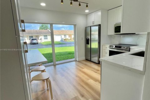 Adosado en alquiler en Miami, Florida, 3 dormitorios, 107.4 m2 № 1953730 - foto 11