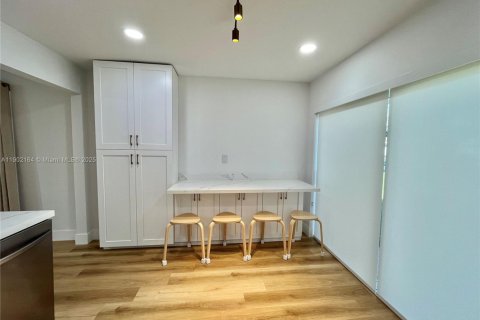 Adosado en alquiler en Miami, Florida, 3 dormitorios, 107.4 m2 № 1953730 - foto 15